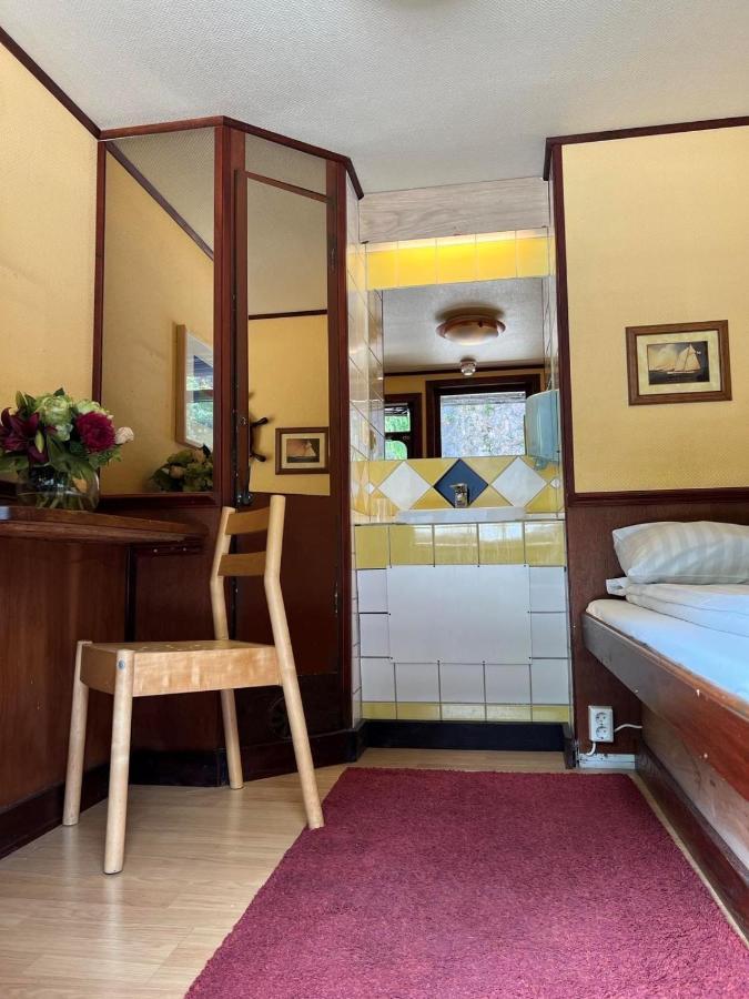 Den Roeda Baten Bådhotel