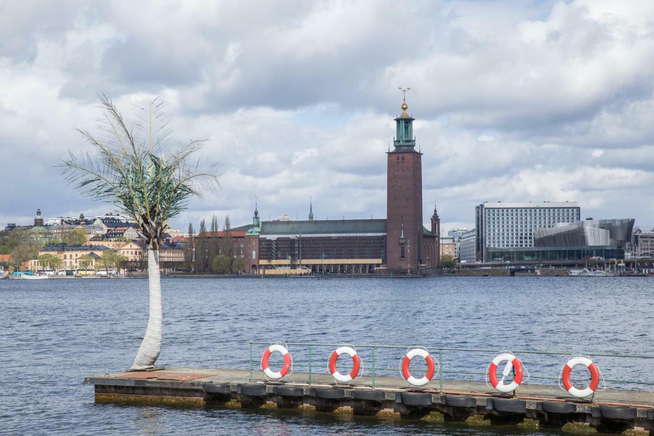 Den Röda Båten Båter